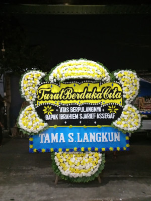 Papan Bunga Duka di Teluk Meranti